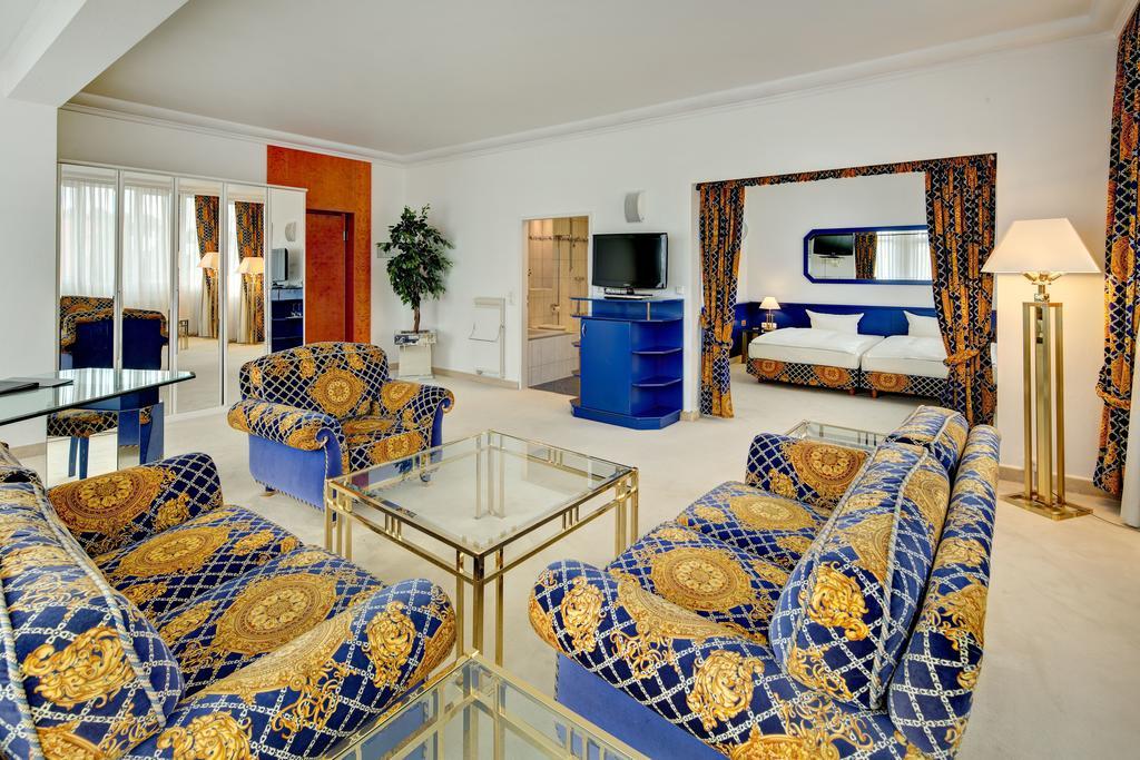 Hotel La Strada 4*